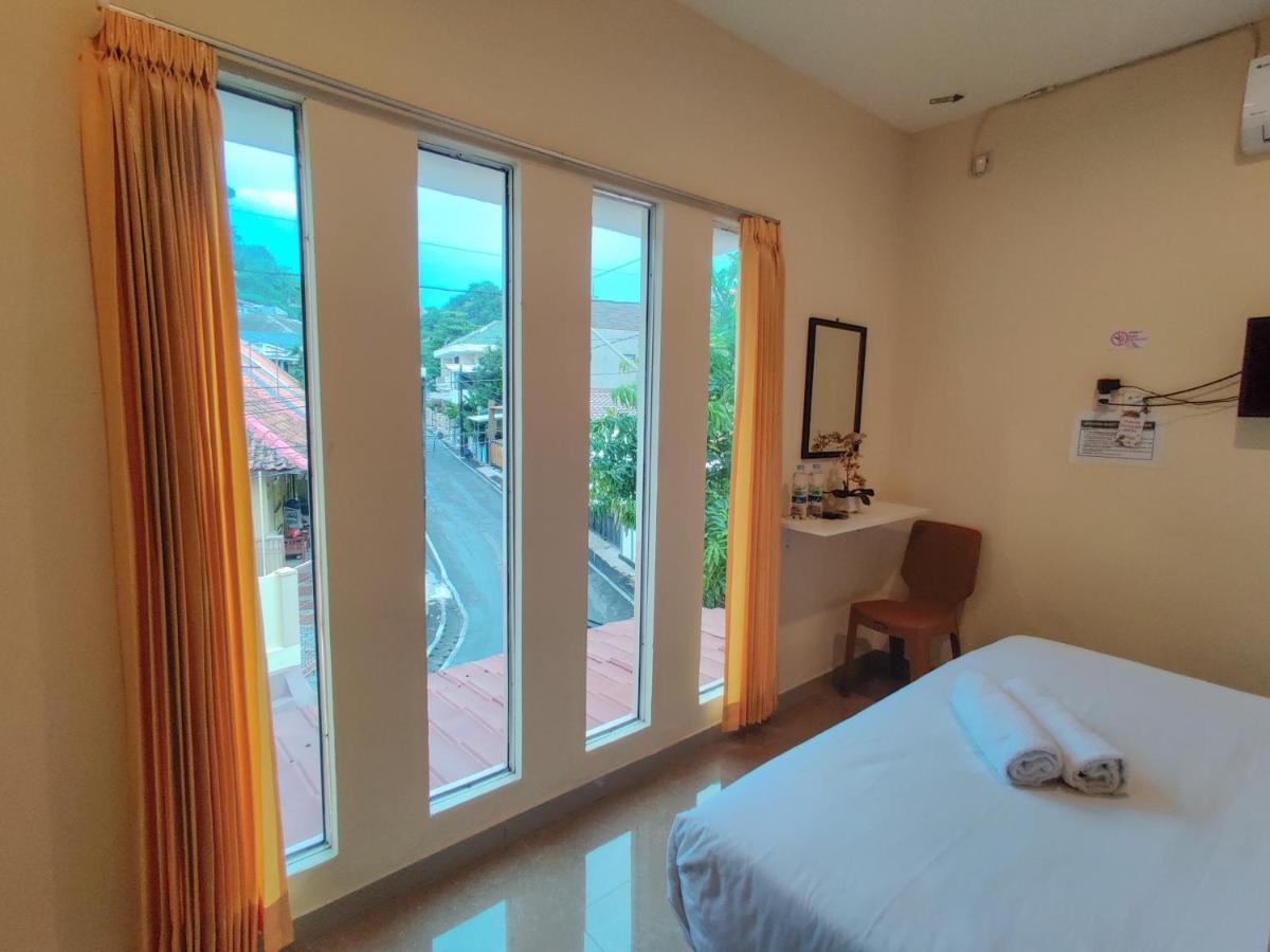Hotel Ayuning Syariah Redpartner 2*
